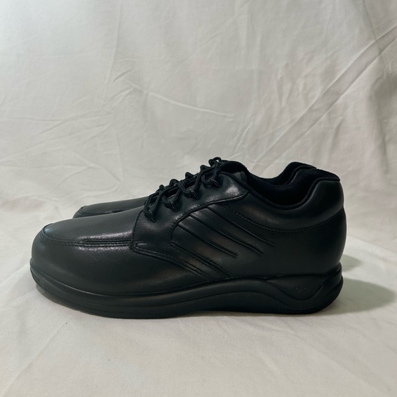 Brand New Women’s P.W. Minor “Serene” Leather Sneakers - Picture 3 of 6